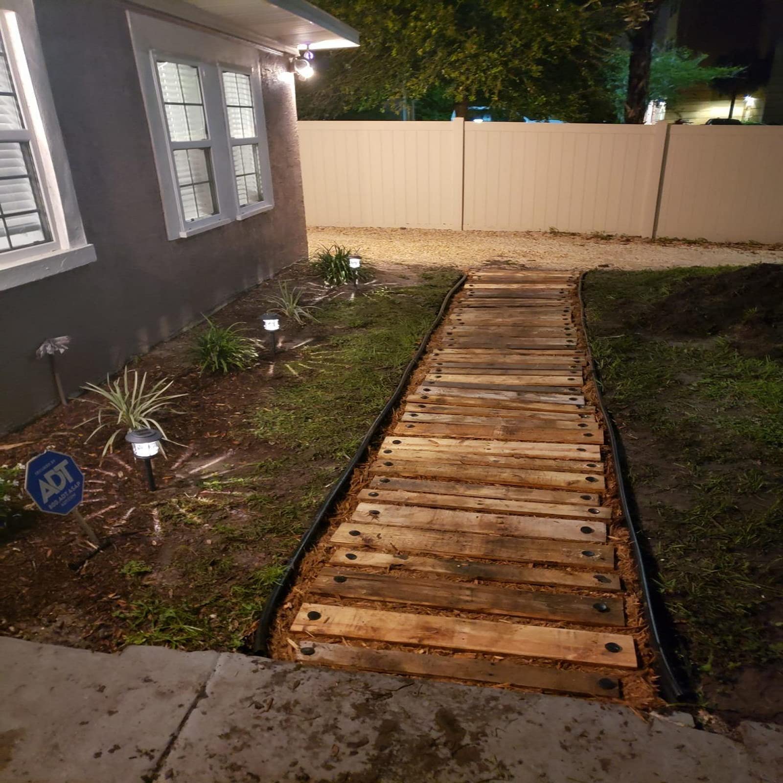 KINGLAKE 30 Pcs 6 Inches Plastic Tarp Stakes Anchors Sturdy Plastic Stakes for Keeping Garden Netting Down,Holding Down The Tarps and Landscape Fabric Lawn Edging,Tents,Weed Cover - Image 7